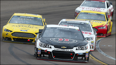 Kevin Harvick leads the pack in Phoenix NASCAR