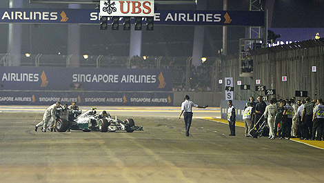 F1 Nico Rosberg Mercedes W05 Singapore retirement