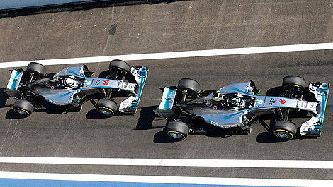 F1 Mercedes AMG pitlane