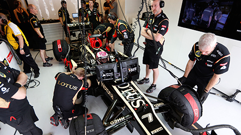 Lotus F1 Team mechanics at work