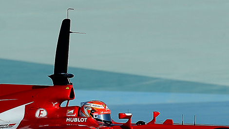 The Ferrari beam carries two pitot tubes.