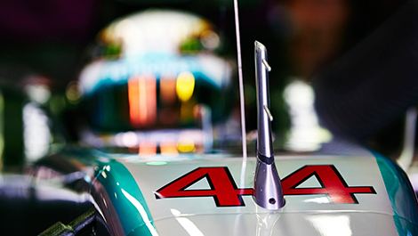 The pitot tube located on the top of the chassis of the Mercedes W05.