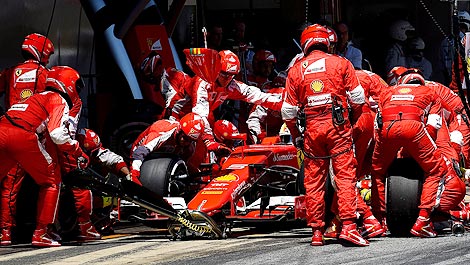 F1 Sebastian Vettel Ferrari pitstop