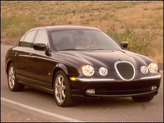 La berline la plus puissante conçue par Jaguar domine la nouvelle gamme S-Type La berline la plus puissante conçue par Jaguar domine la nouvelle gamme S-Type