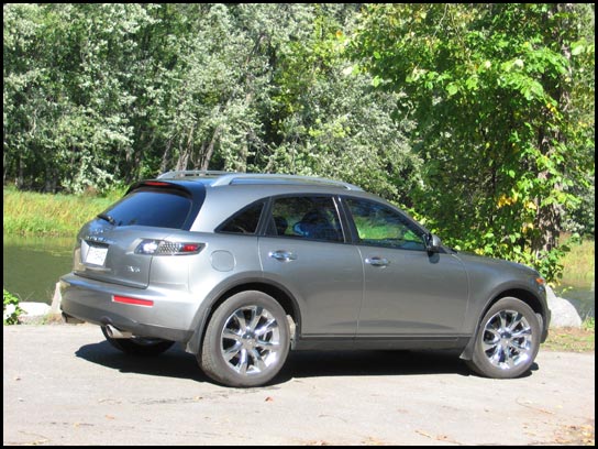 Infiniti FX45 2005 (Extrait vidéo) Infiniti FX45 2005 (Extrait vidéo)