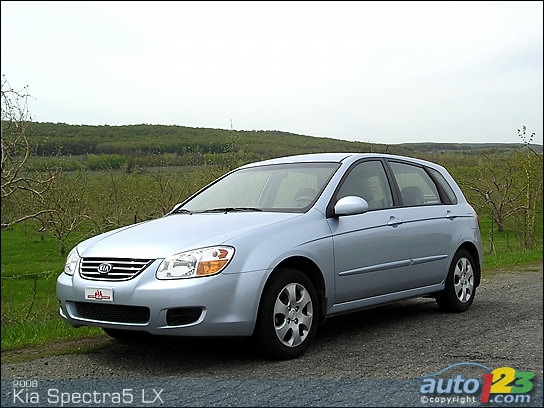 Kia Spectra5 LX Commodités 2008 : essai routier Kia Spectra5 LX Commodités 2008 : essai routier