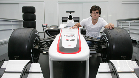F1: 2011 Sauber driver Sergio Pérez visits factory in Hinwil (+