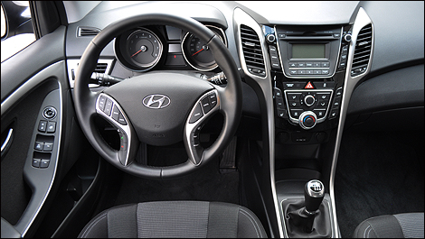 2013 Hyundai Elantra Gt Gls Review Auto123 Com