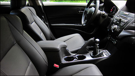 2013 Acura Ilx Dynamic Review Auto123 Com