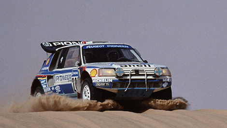 La Peugeot 205 Turbo 16 de Juha Kankkunen, gagnant du Dakar en 1988. 